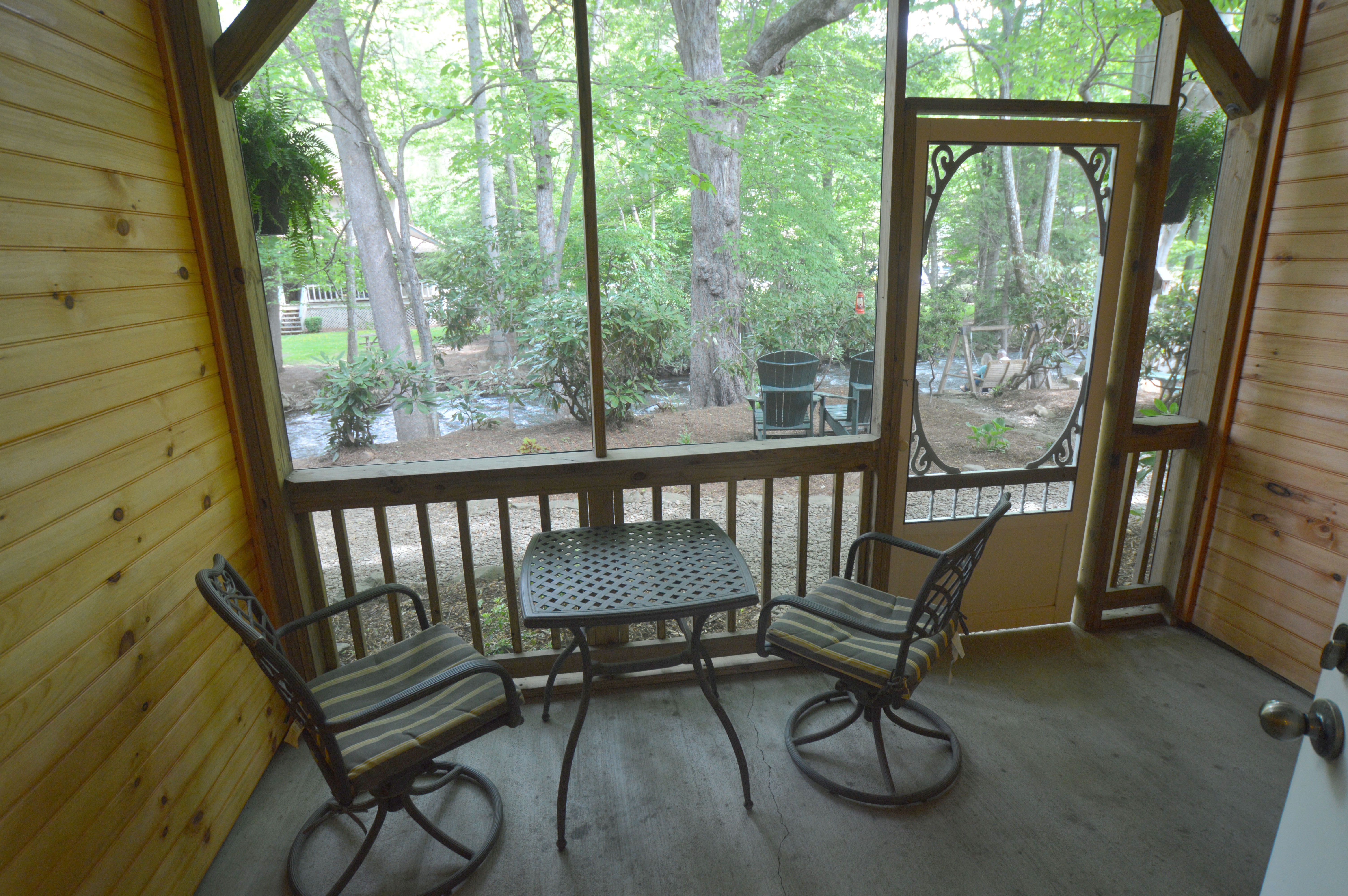 CREEKSIDE ROOMS WITH SCREENED PORCHES
